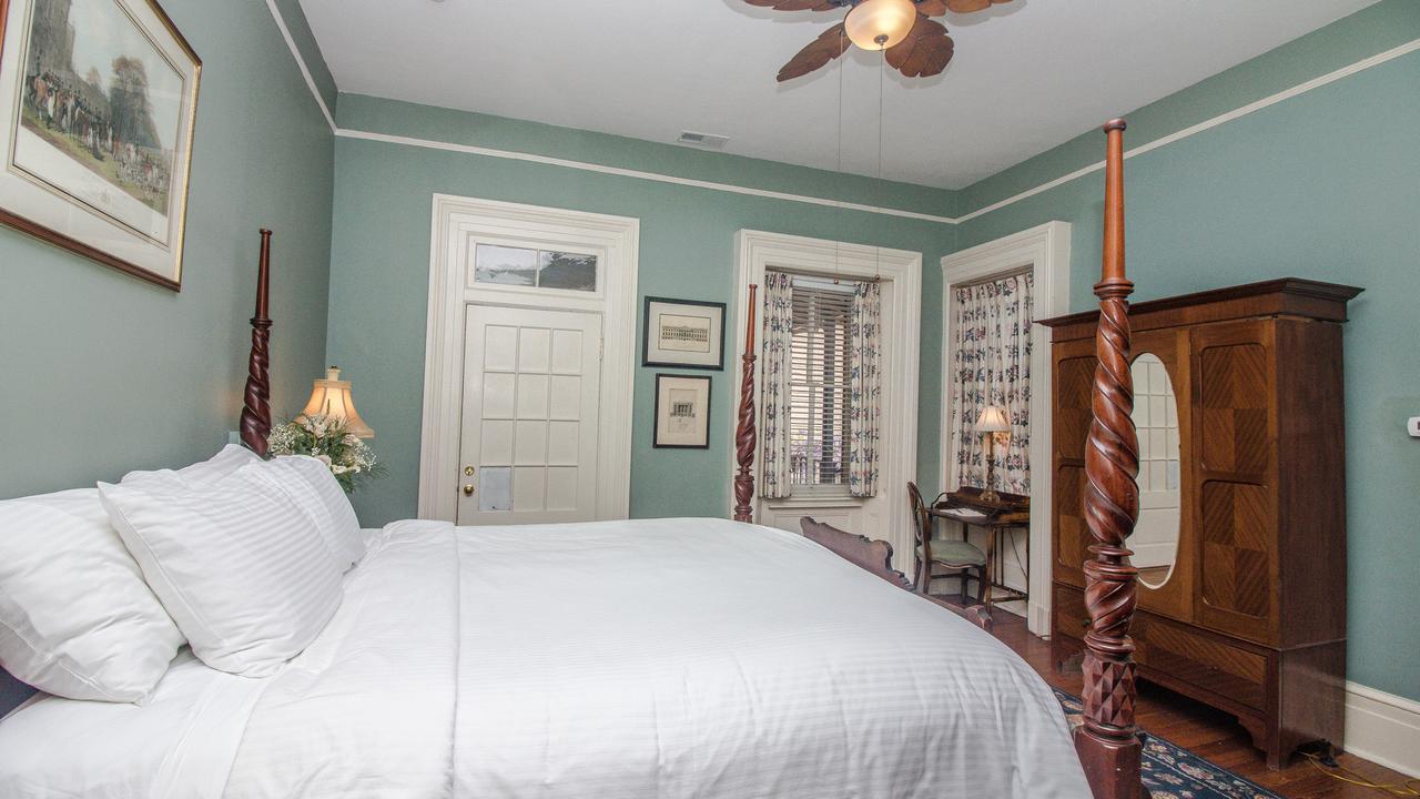 Dresser Palmer House Bed & Breakfast Savannah Bagian luar foto