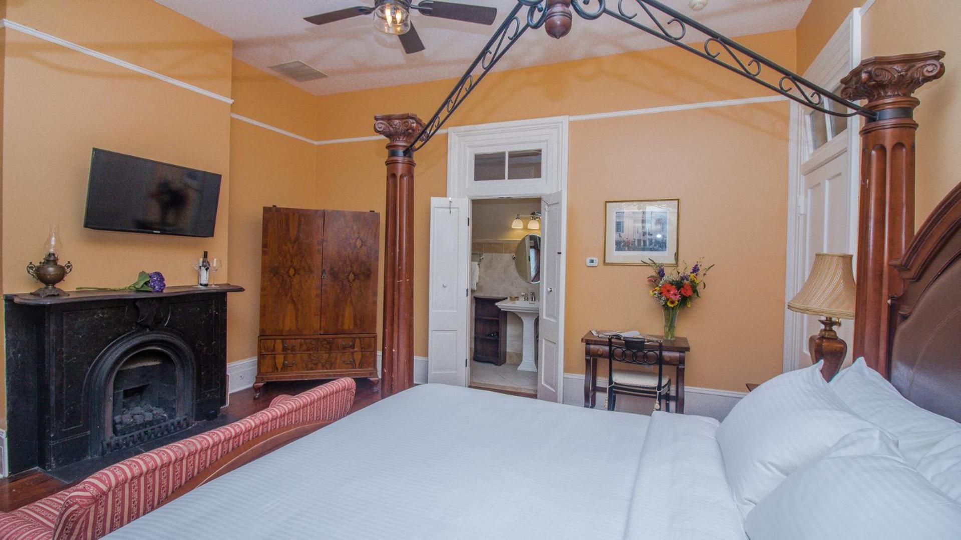 Dresser Palmer House Bed & Breakfast Savannah Bagian luar foto