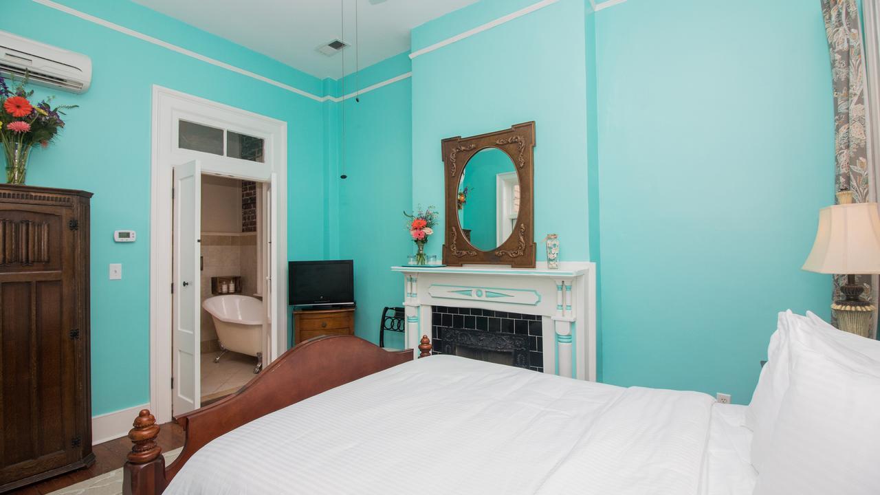 Dresser Palmer House Bed & Breakfast Savannah Bagian luar foto