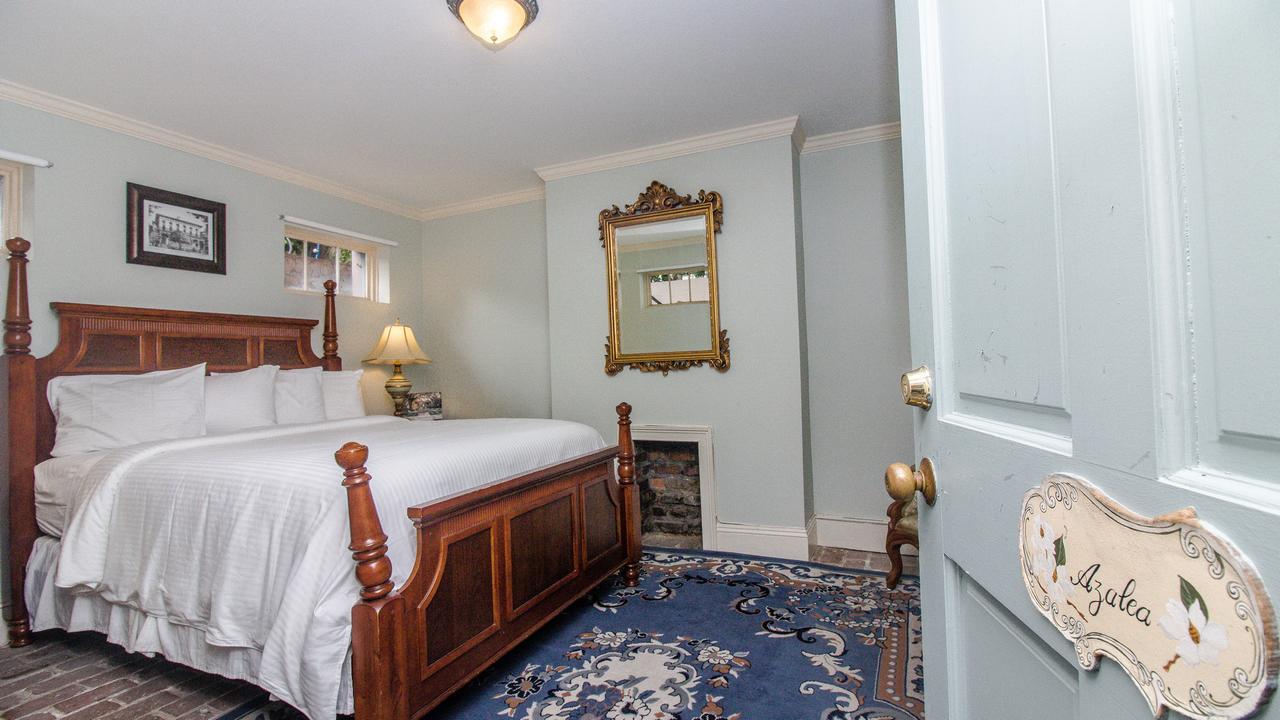 Dresser Palmer House Bed & Breakfast Savannah Bagian luar foto