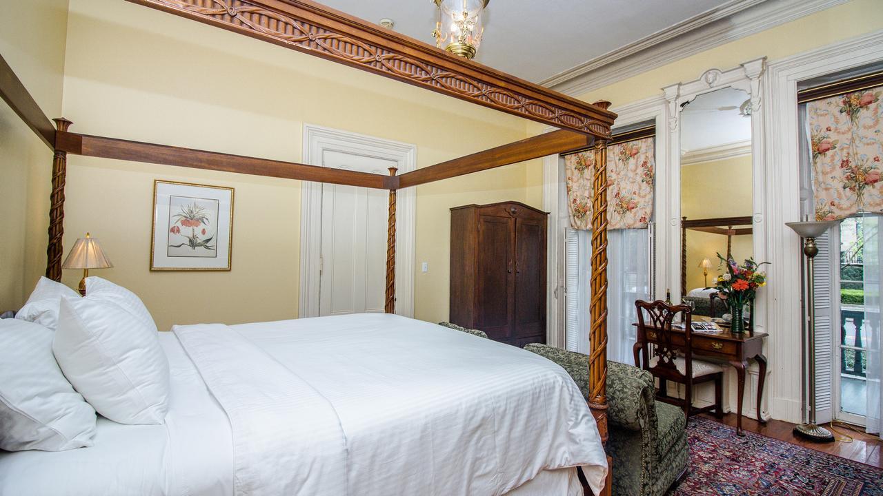 Dresser Palmer House Bed & Breakfast Savannah Bagian luar foto