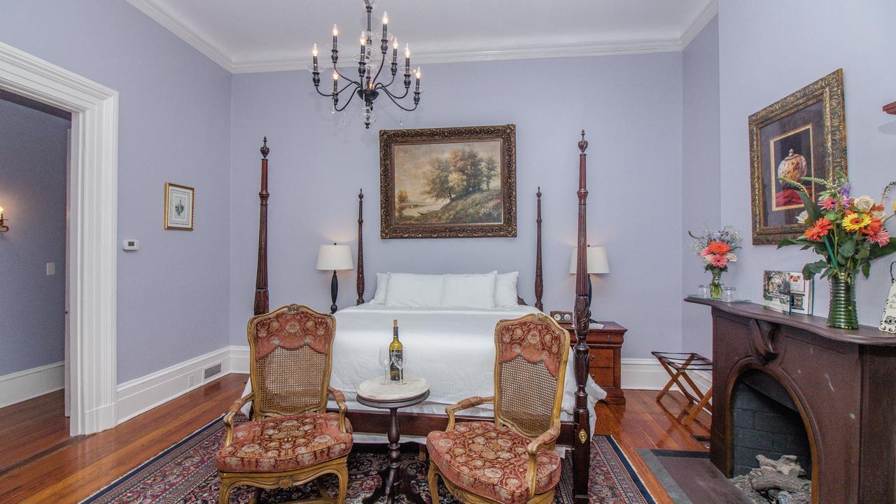 Dresser Palmer House Bed & Breakfast Savannah Bagian luar foto