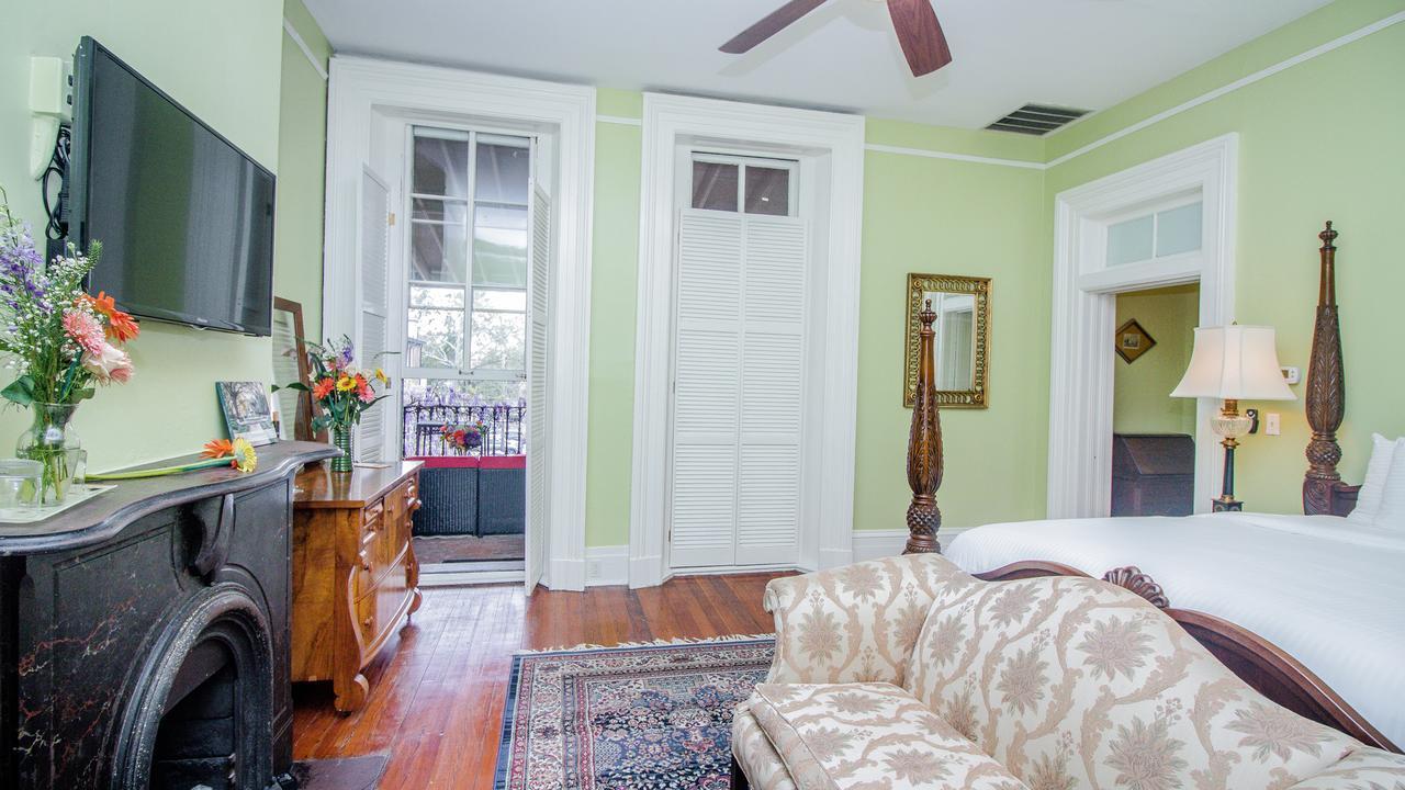 Dresser Palmer House Bed & Breakfast Savannah Bagian luar foto