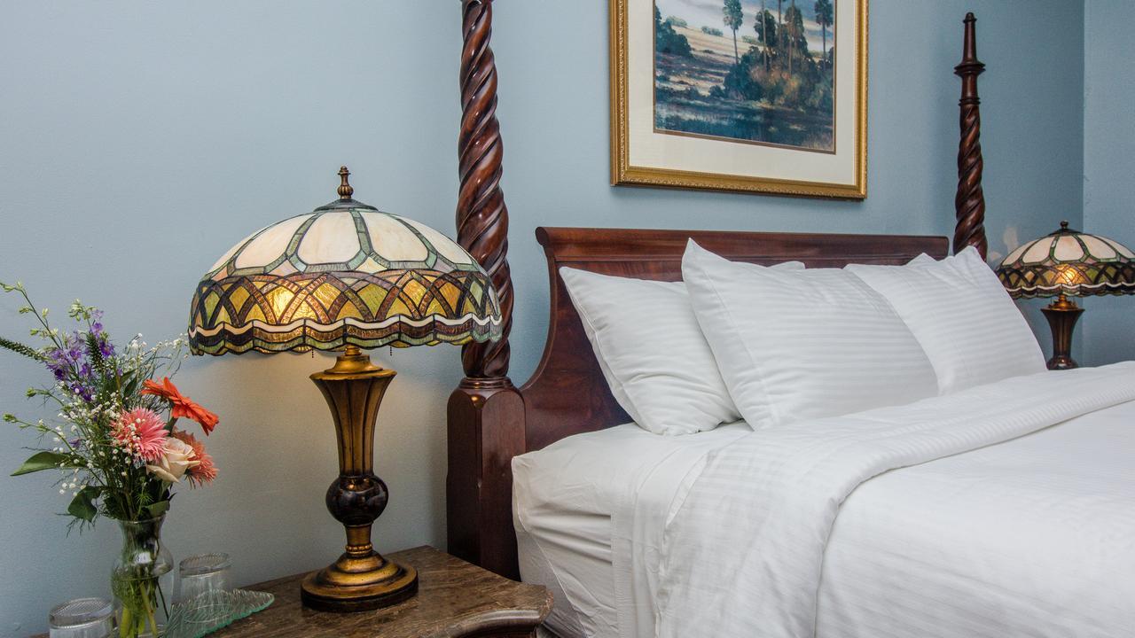 Dresser Palmer House Bed & Breakfast Savannah Bagian luar foto