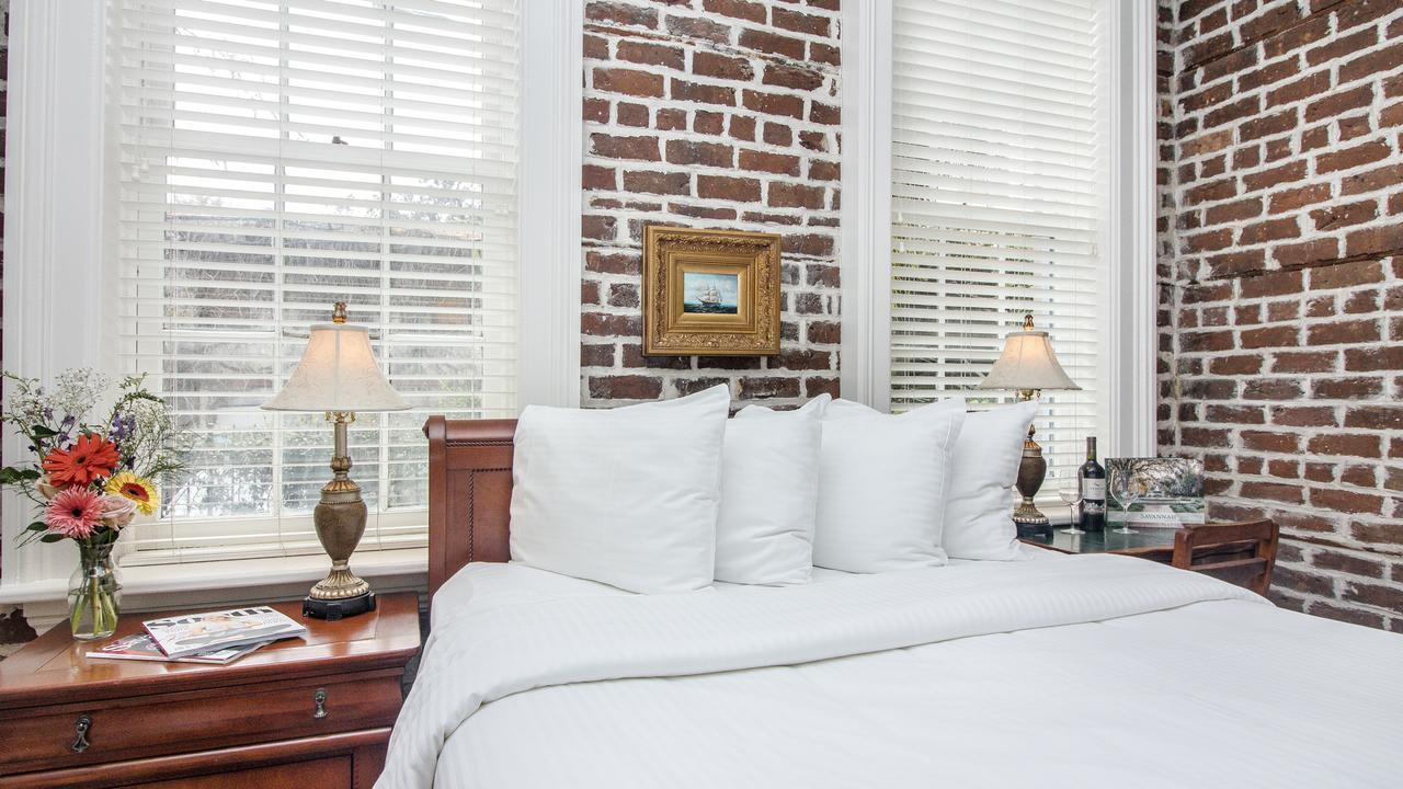 Dresser Palmer House Bed & Breakfast Savannah Bagian luar foto