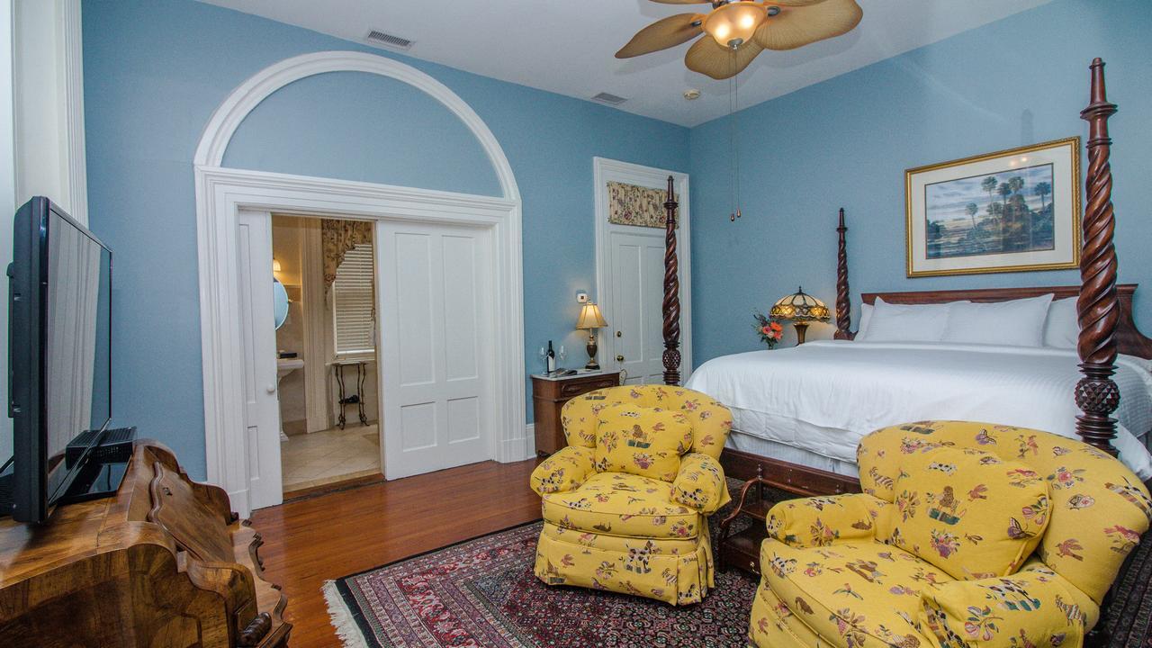 Dresser Palmer House Bed & Breakfast Savannah Bagian luar foto