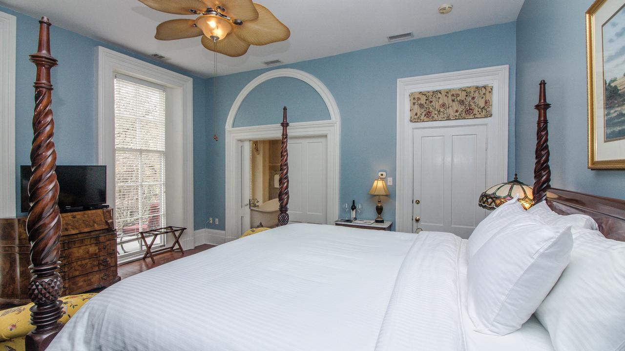 Dresser Palmer House Bed & Breakfast Savannah Bagian luar foto