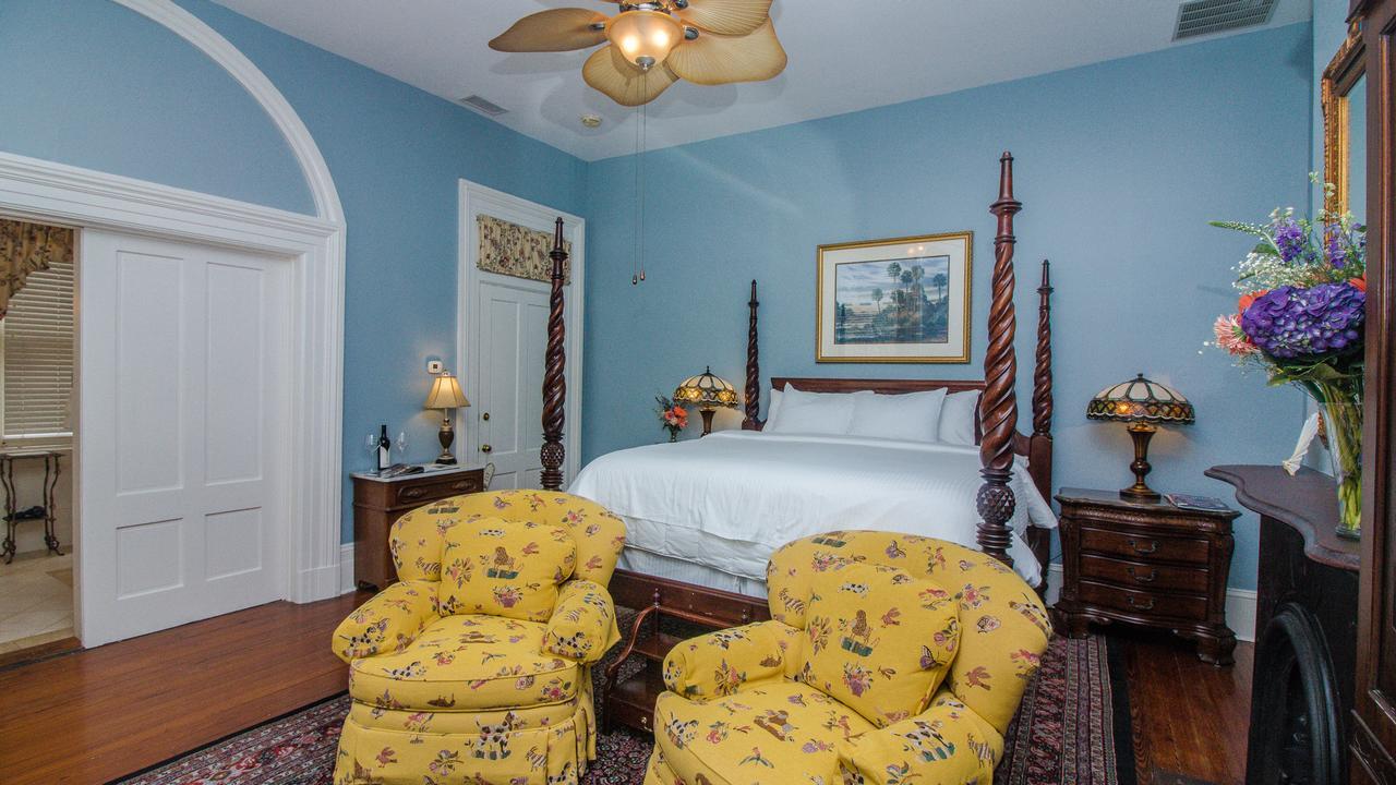 Dresser Palmer House Bed & Breakfast Savannah Bagian luar foto