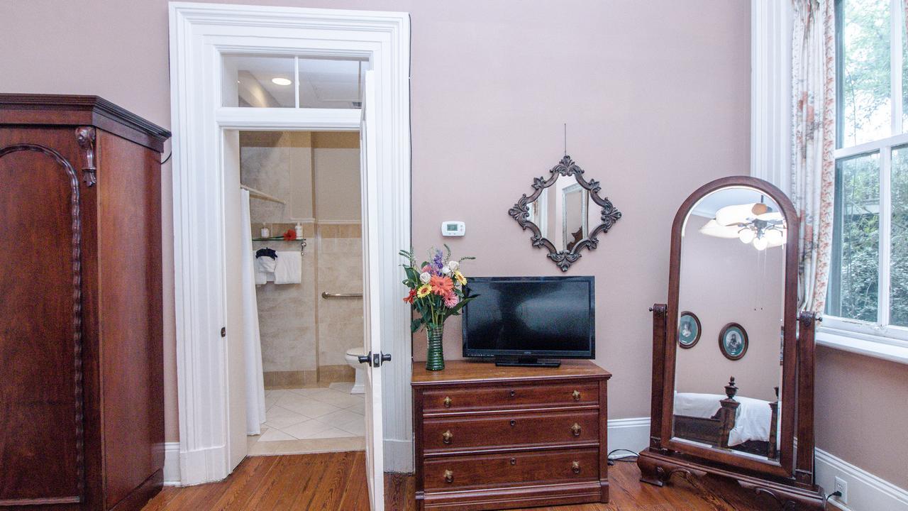 Dresser Palmer House Bed & Breakfast Savannah Bagian luar foto