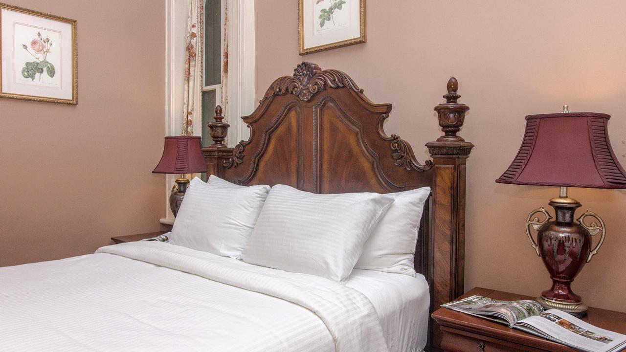 Dresser Palmer House Bed & Breakfast Savannah Bagian luar foto