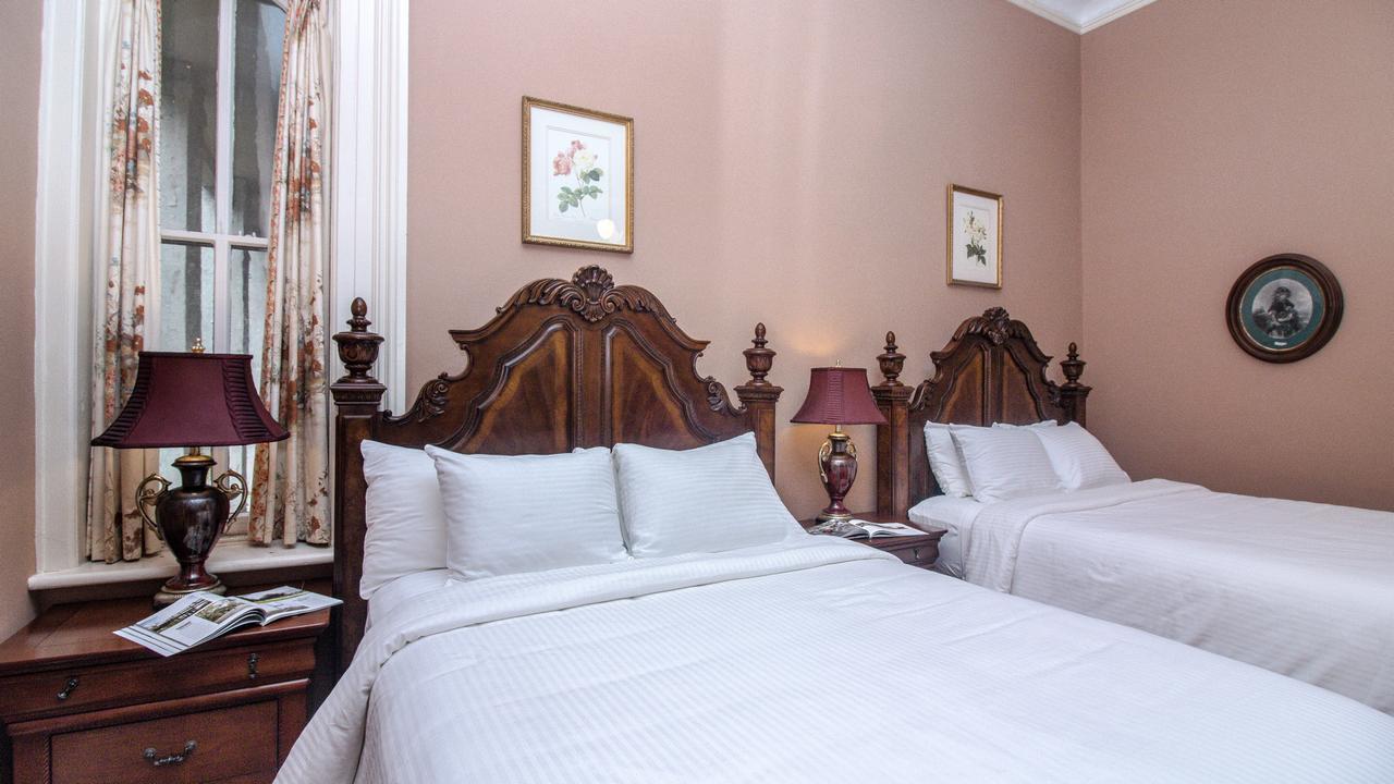 Dresser Palmer House Bed & Breakfast Savannah Bagian luar foto